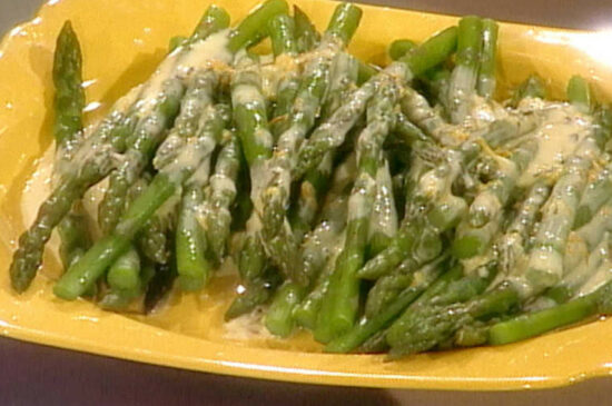 Asparagus with Orange-Saffron Sauce